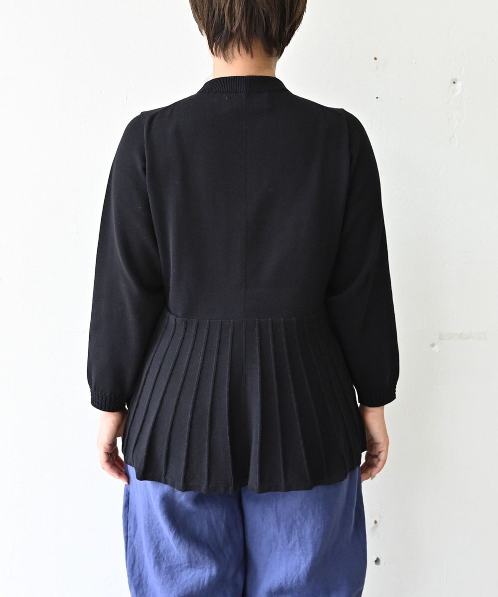 muuc 〈コットン100％強撚糸〉〈通気性が高いドライタッチな素材〉袖口ケーブル模様編み フレアーシルエット後ろプリーツ ハイネックプルオーバー 