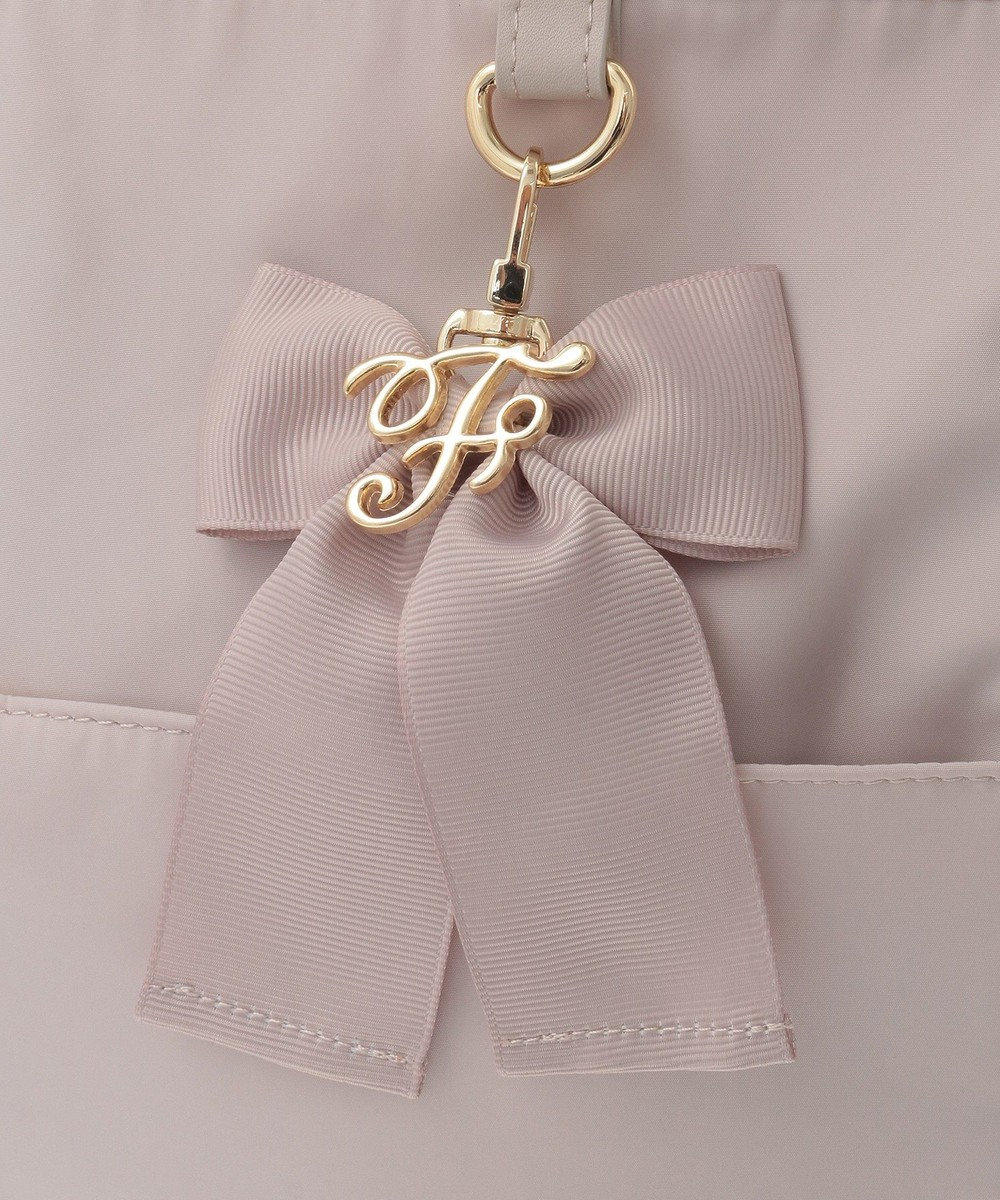 Maison de FLEUR 撥水加工リボンチャームマルチポケットトートM 