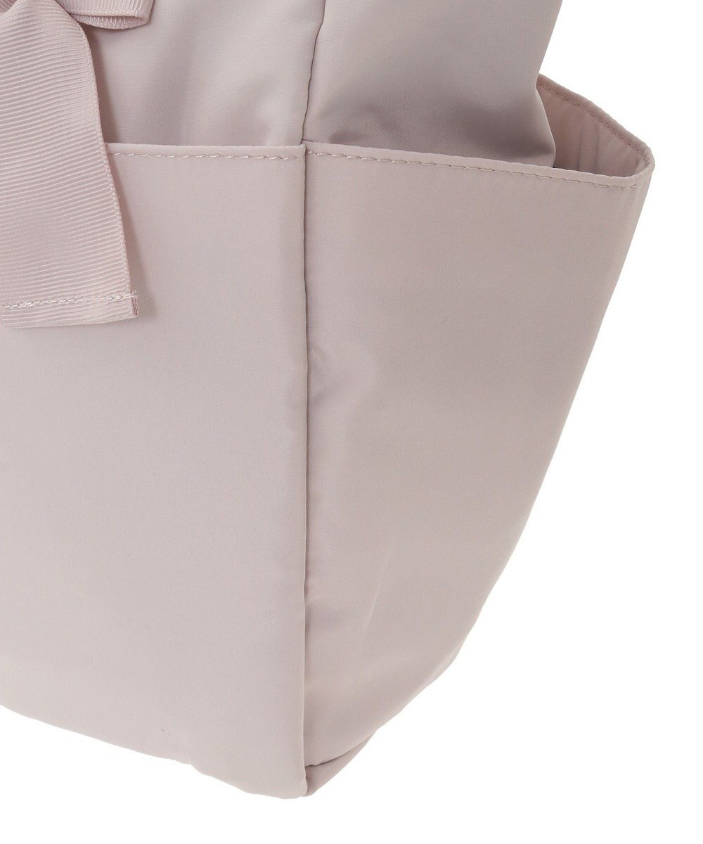 Maison de FLEUR 撥水加工リボンチャームマルチポケットトートM 