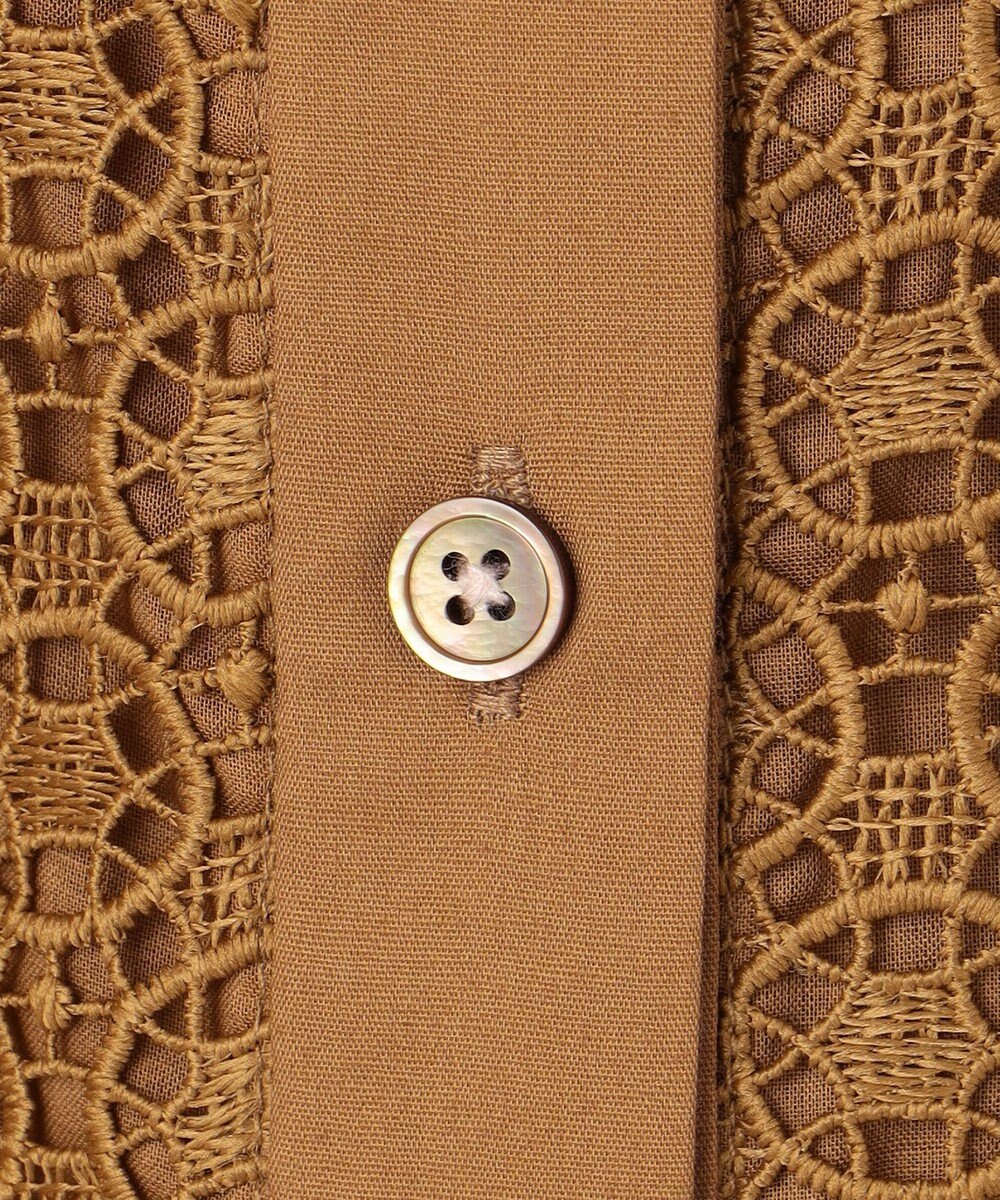 自由区 L 【ドラマ「明日はもっと いい日になる」着用】【洗える】ジオメトリックフラワーレースクロップド丈シャツ ブラウス 