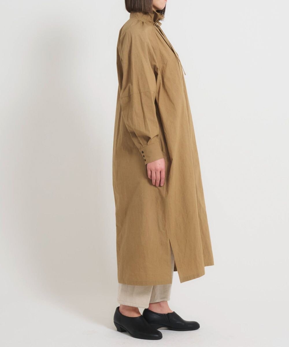 muuc 〈多彩な着方が叶う〉〈衿立て＆衿折り〉〈遠州織物の工場で織られた上質なコットン生地〉リボン紐付き多様衿 シャツワンピース 