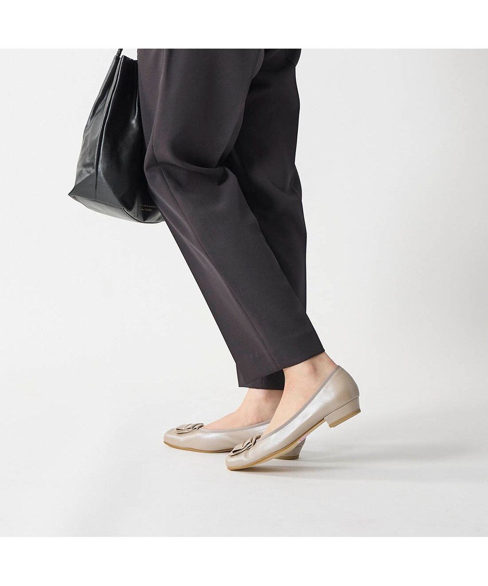 Riz raffinee <Riz raffinee>モチーフ金具付バレエパンプス 
