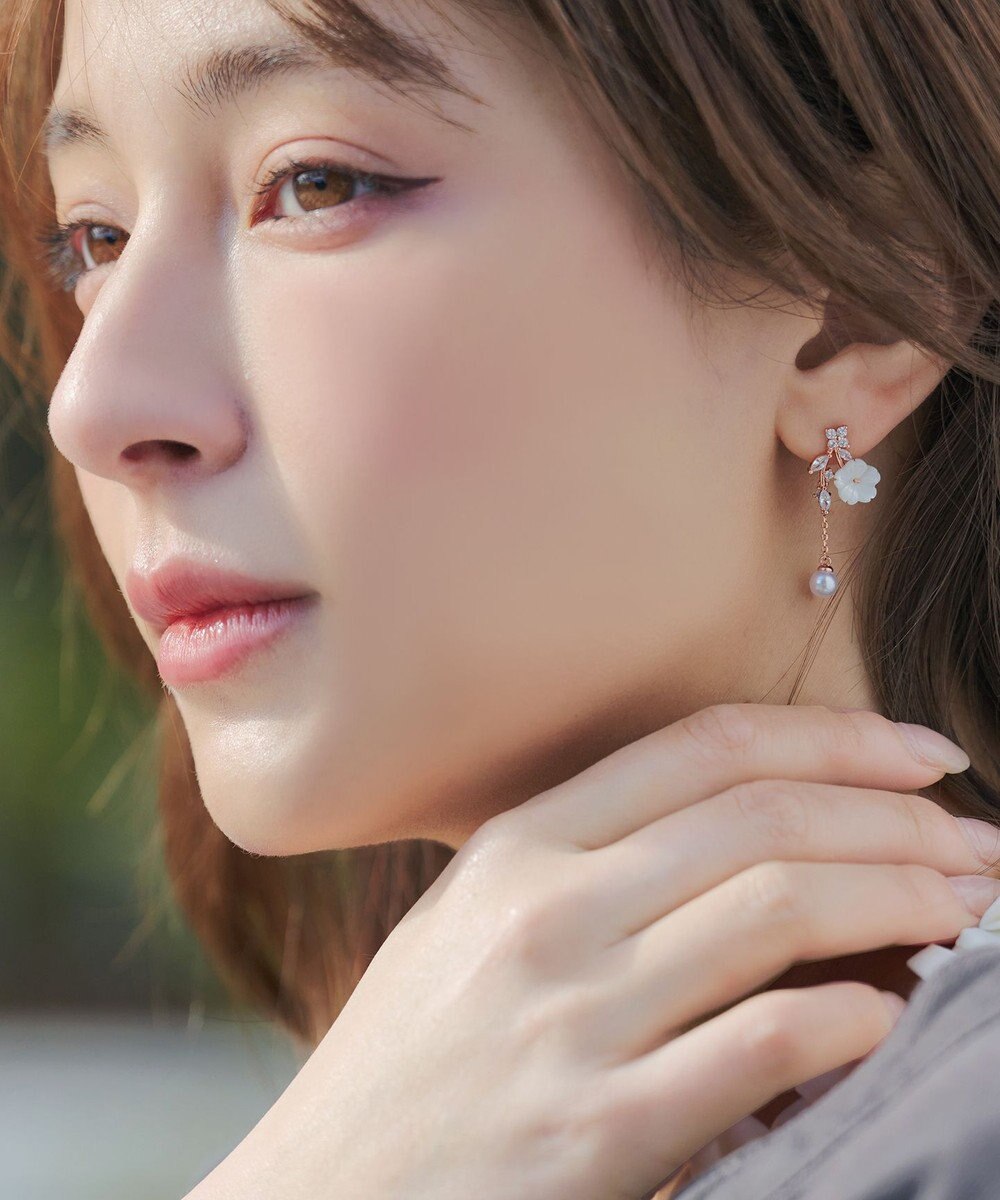Tiaclasse 【金属アレルギー対応】 シアーフラワードロップピアス 