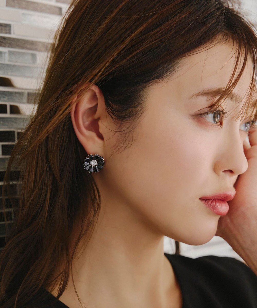 Tiaclasse 【金属アレルギー対応】ブラックフラワーピアス 