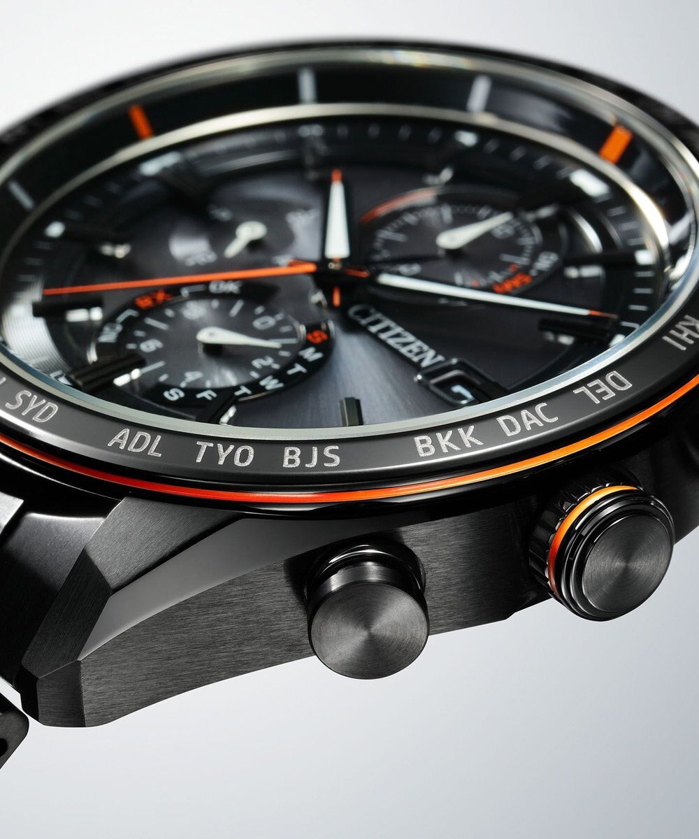 CITIZEN 【ATTESA ACT Line】ブラックボディに映えるオレンジのアクセントカラーが人気モデル AT8185-62E 