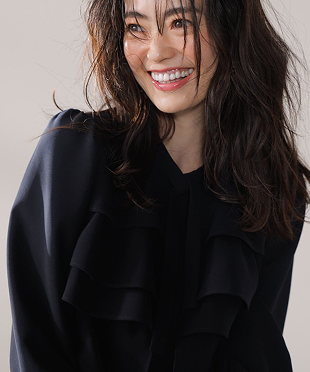 組曲 【KUMIKYOKU NAVY】コンフォータブルドレープ フリルブラウス 