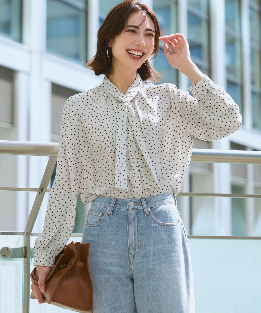 23区 ランダムドットプリント タックブラウス 