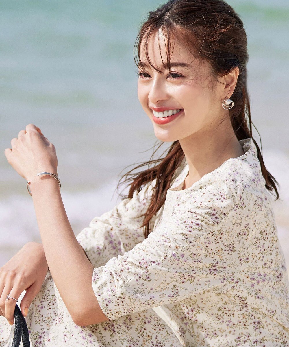 Tiaclasse 捻じりフープパール付きピアス 