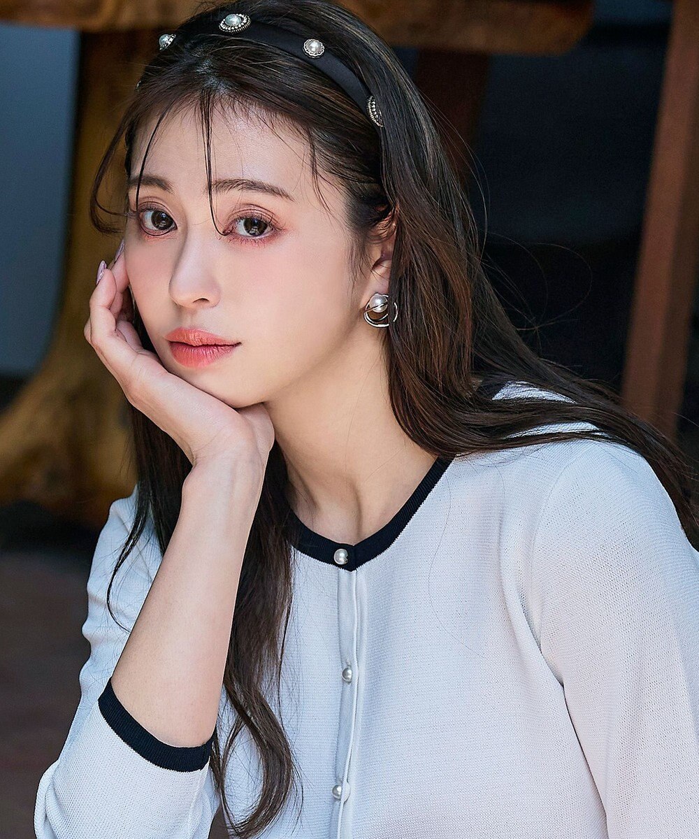 Tiaclasse 捻じりフープパール付きピアス 