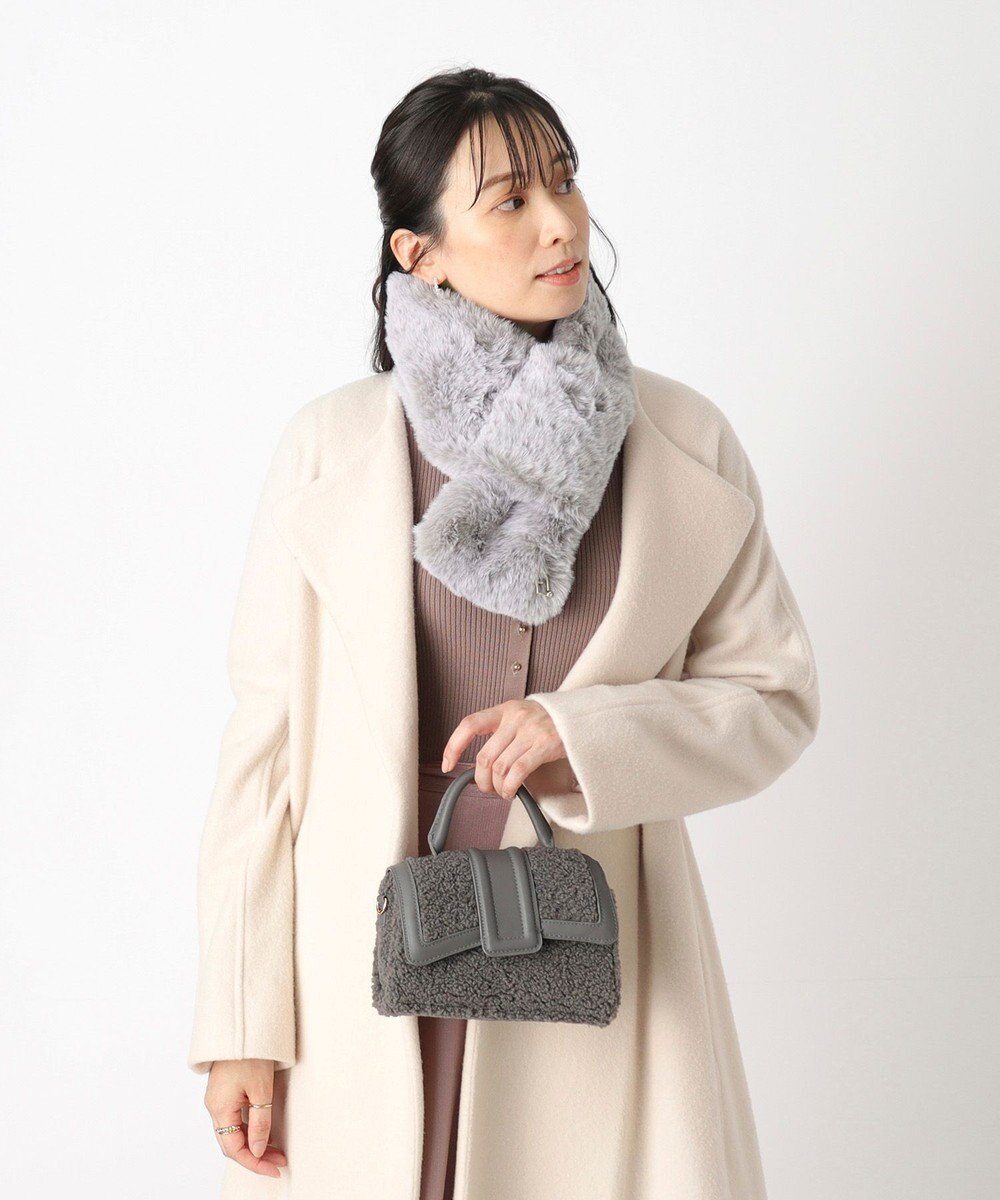 MOONBAT 【WEB限定】FURLA スノートップ チャーム付きフェイクファーマフラー 