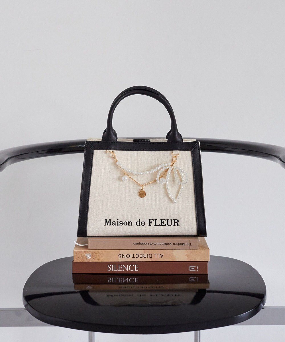 Maison de FLEUR チャーム付きスクエア2Wayバッグ 