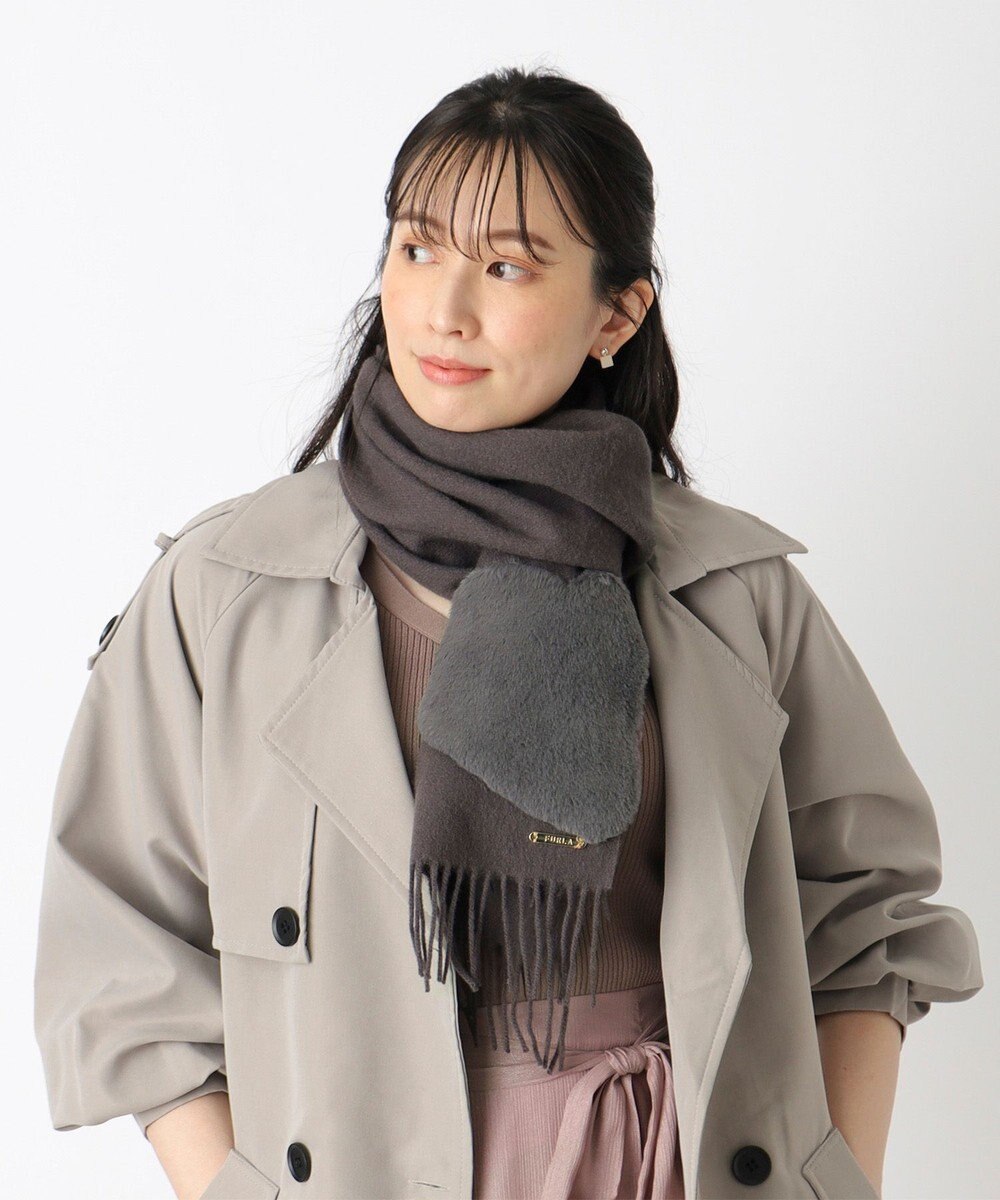 MOONBAT 【WEB限定】フルラ (FURLA)エコファー付きマフラー 無地×ハート　ウールマフラー ロゴプレート付き 
