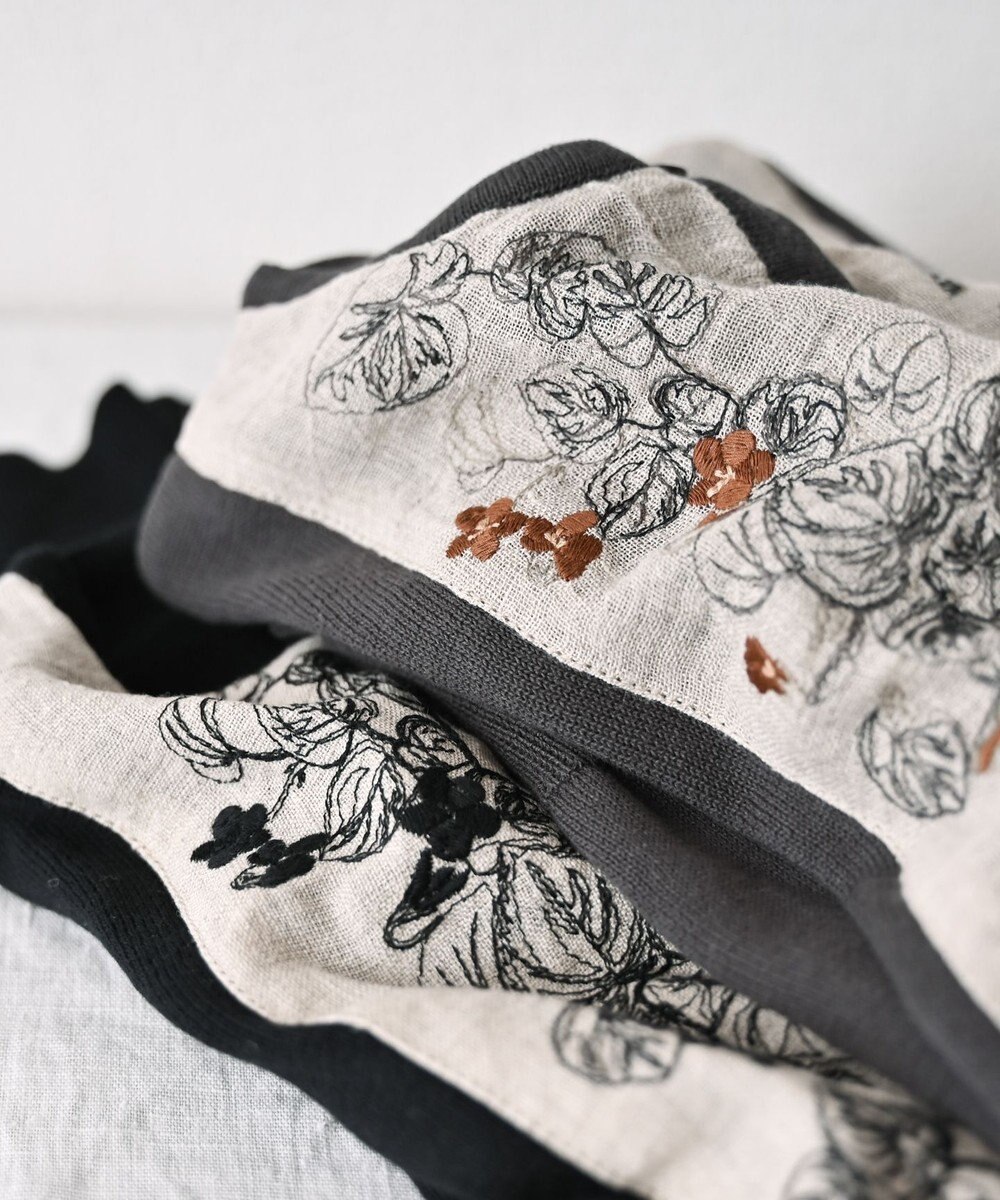 muuc 〈細番手の高級綿糸コットンコーマ糸〉〈洗練された繊維だけを残した滑らかな肌触り〉スミレ押し花刺繍のカーディガン 