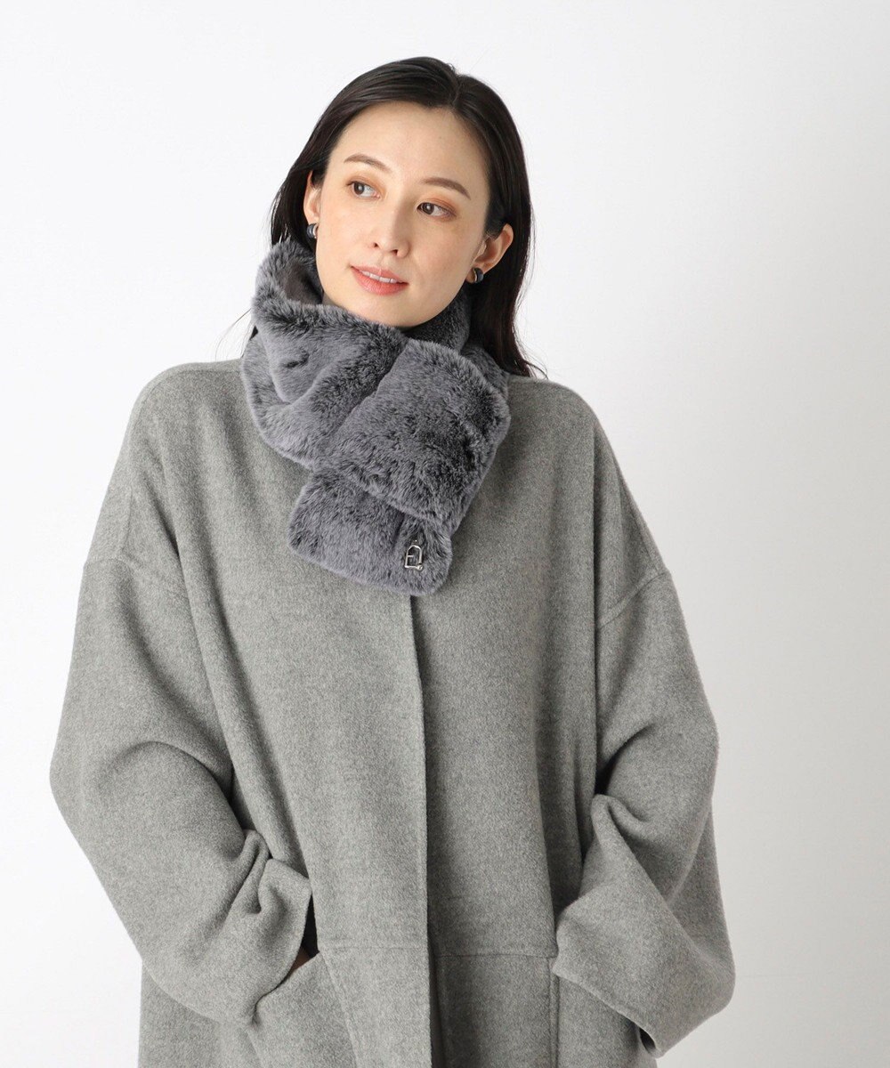 MOONBAT 【WEB限定】FURLA スノートップ チャーム付きフェイクファーマフラー 