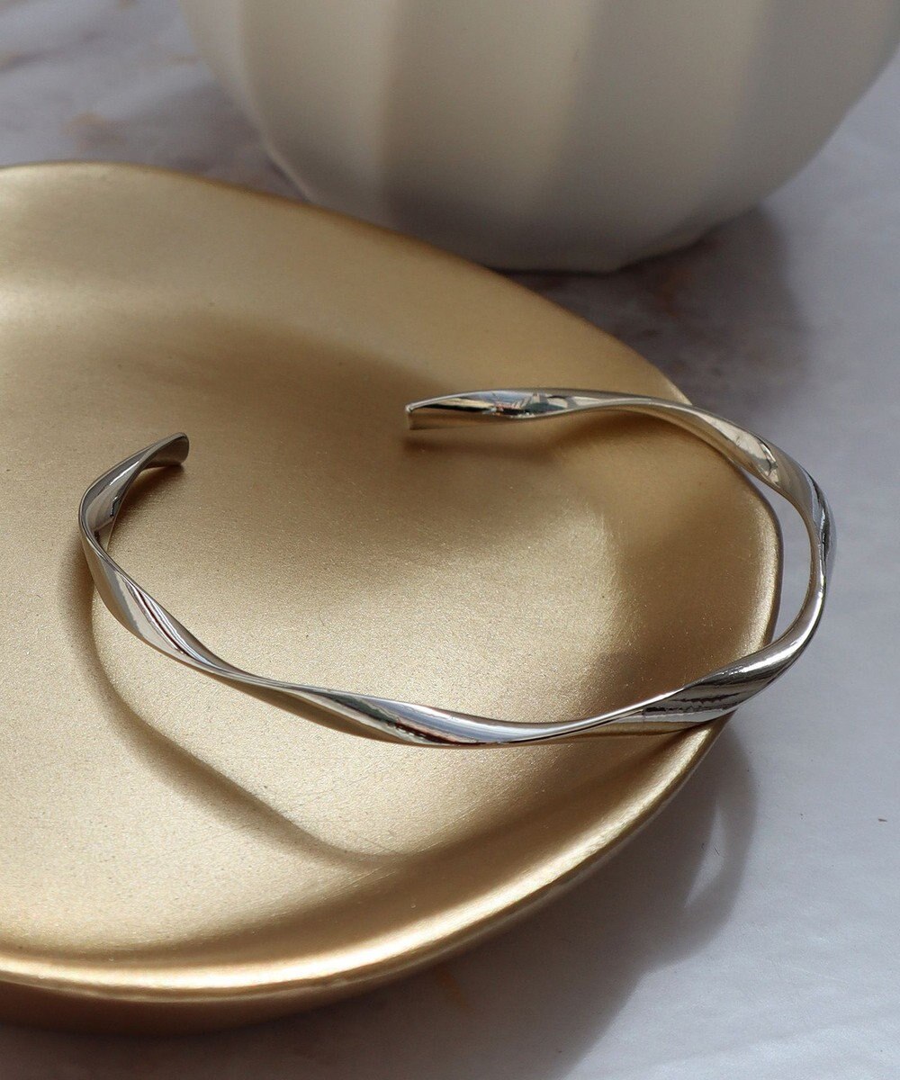 Tiaclasse 捻じりバングル 