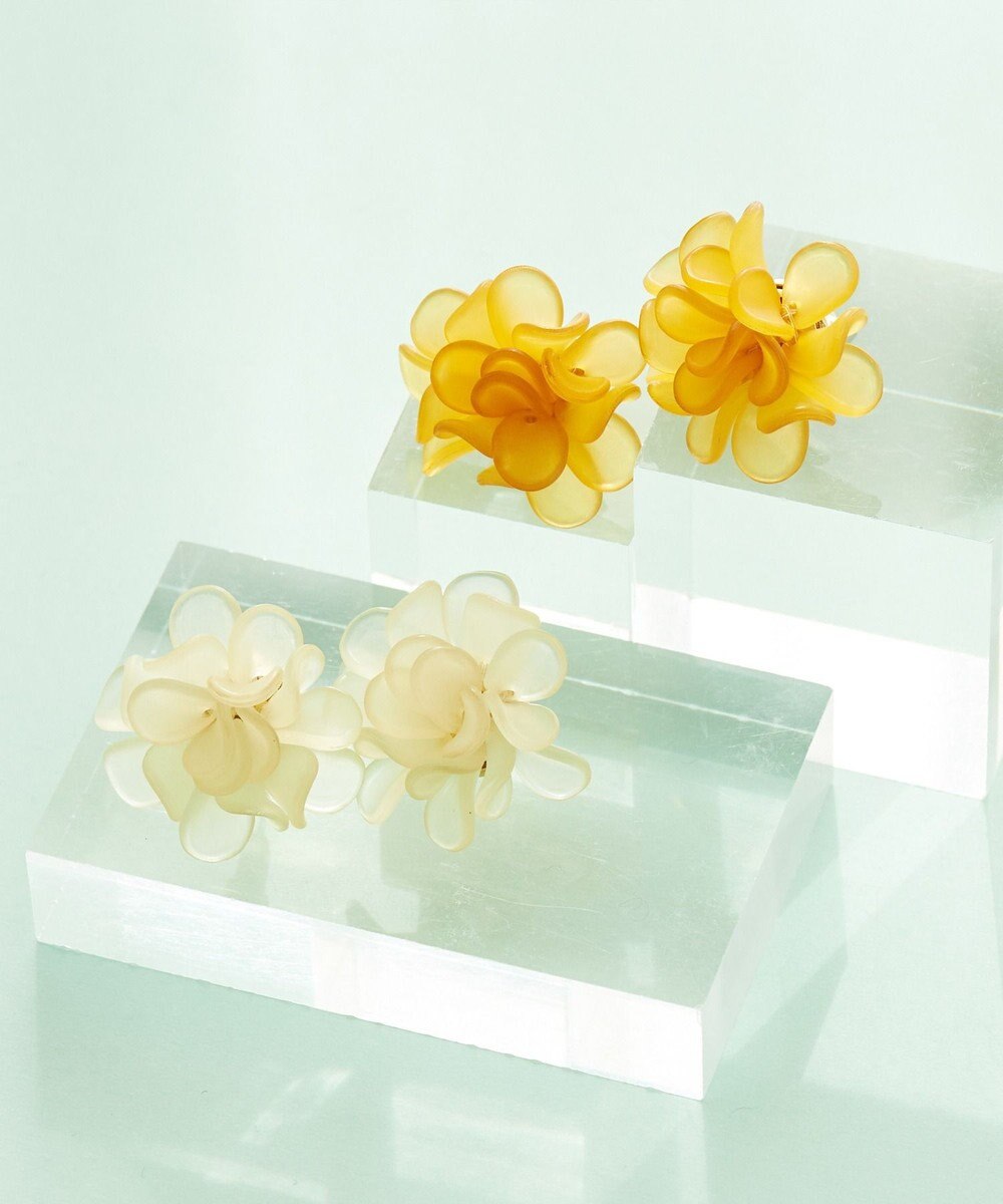 Phoebe マーガレットフラワーカラーピアス　イエロー 