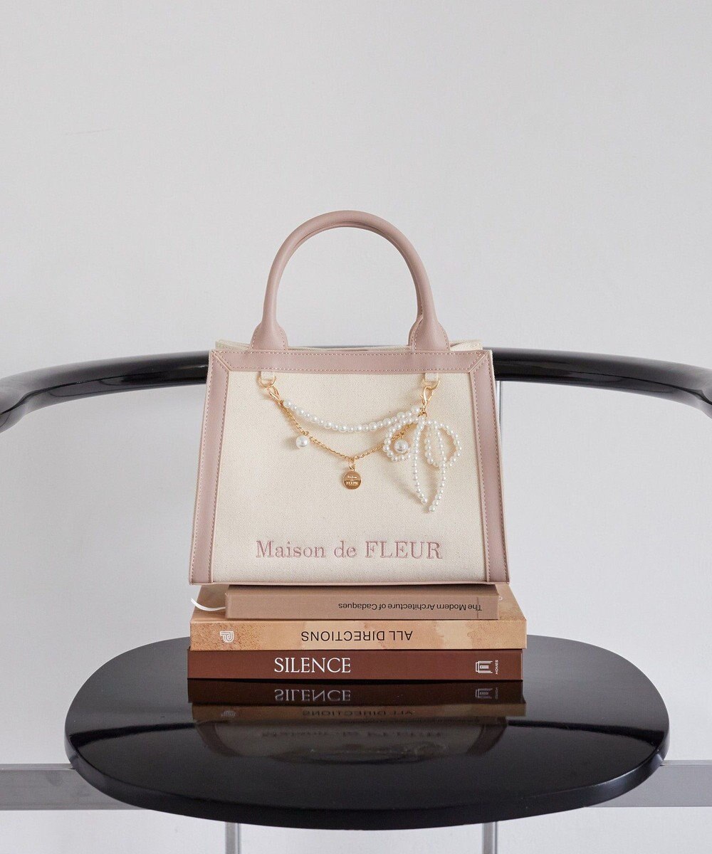 Maison de FLEUR チャーム付きスクエア2Wayバッグ 
