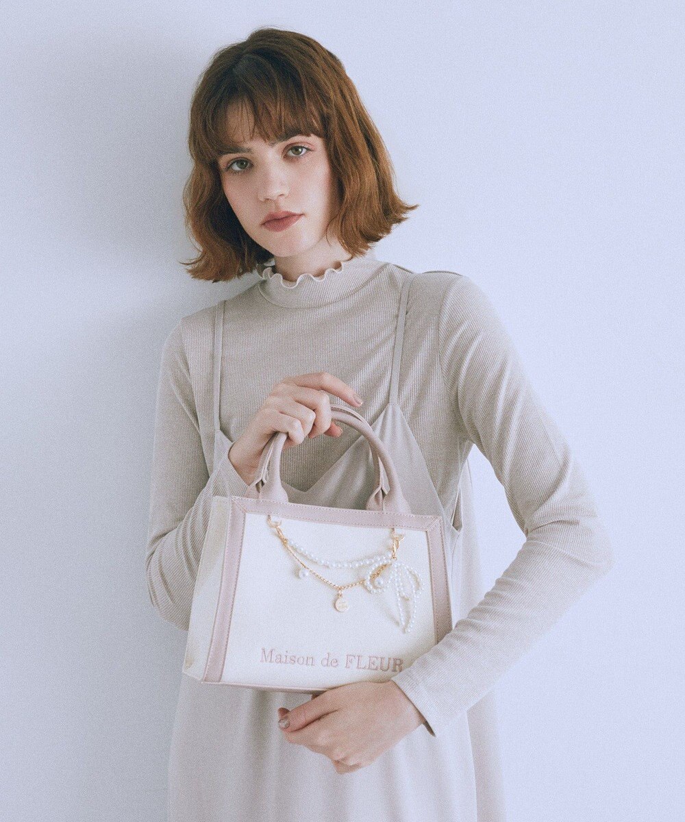 Maison de FLEUR チャーム付きスクエア2Wayバッグ 