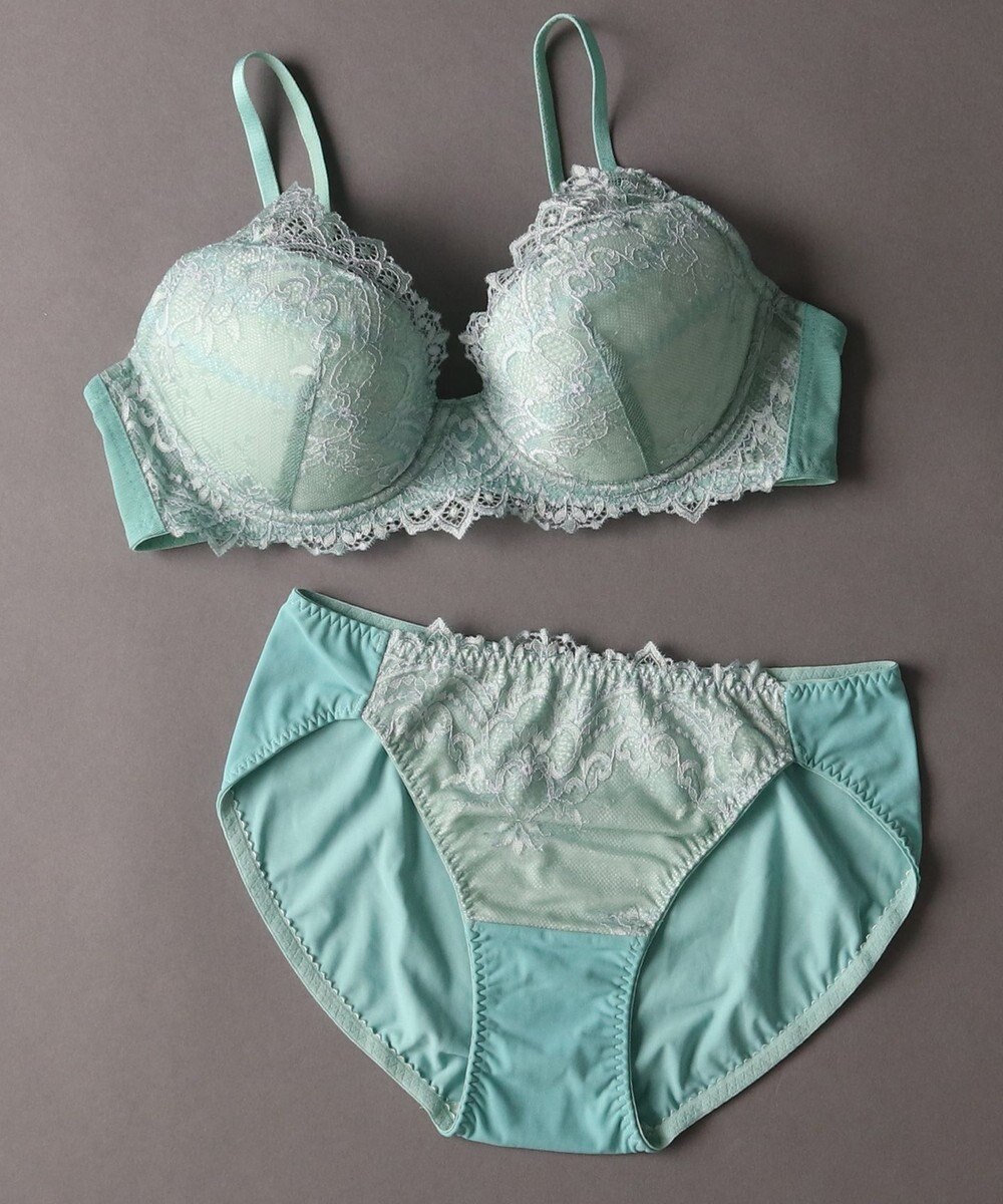 Wing ブラジャー 立体感のあるバストをメイク ふっくらデコルテ きれいな谷間 ブラのズレ・浮きを軽減 【ハイライトブラ】 ブラ CB4000 ウイング／ワコール 