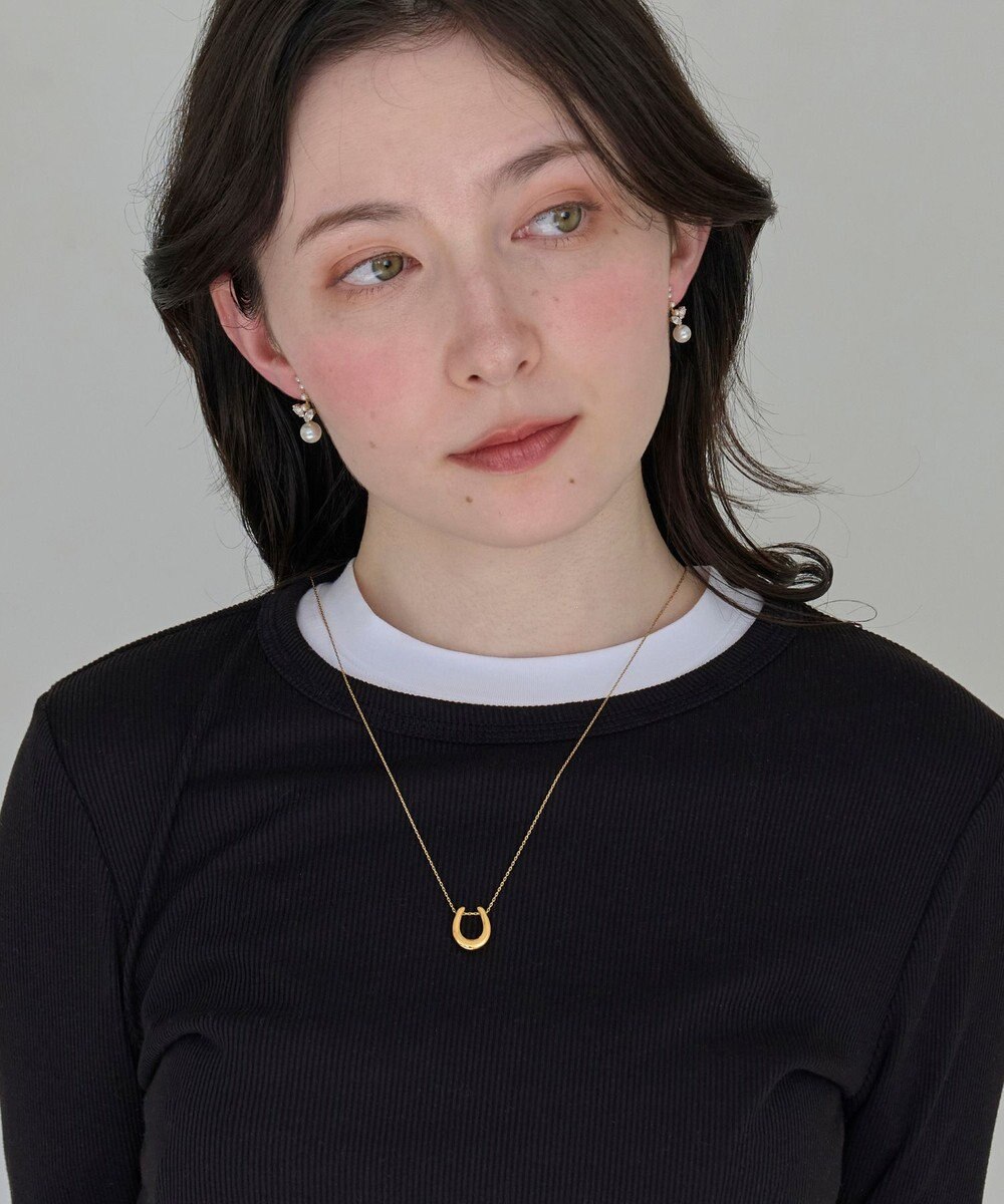 Phoebe 〈金属アレルギー対応〉メタリックホースシューネックレス　ゴールド　ステンレス/馬蹄/蹄鉄/ラッキーモチーフ/ギフト/プレゼント/大ぶり 