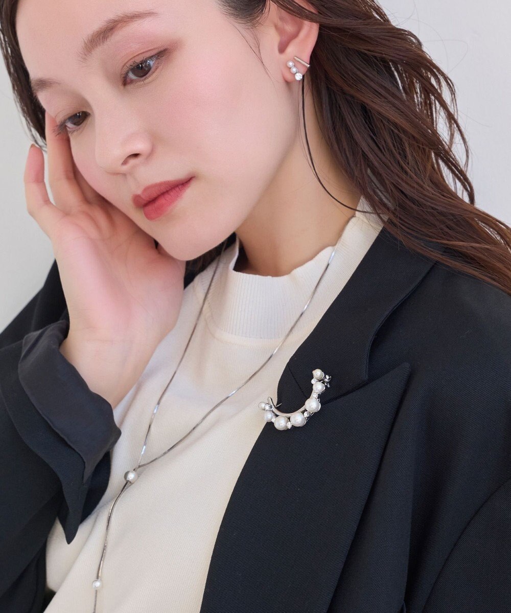 Phoebe フォーマルパールビジューハーフブローチ　シルバー 