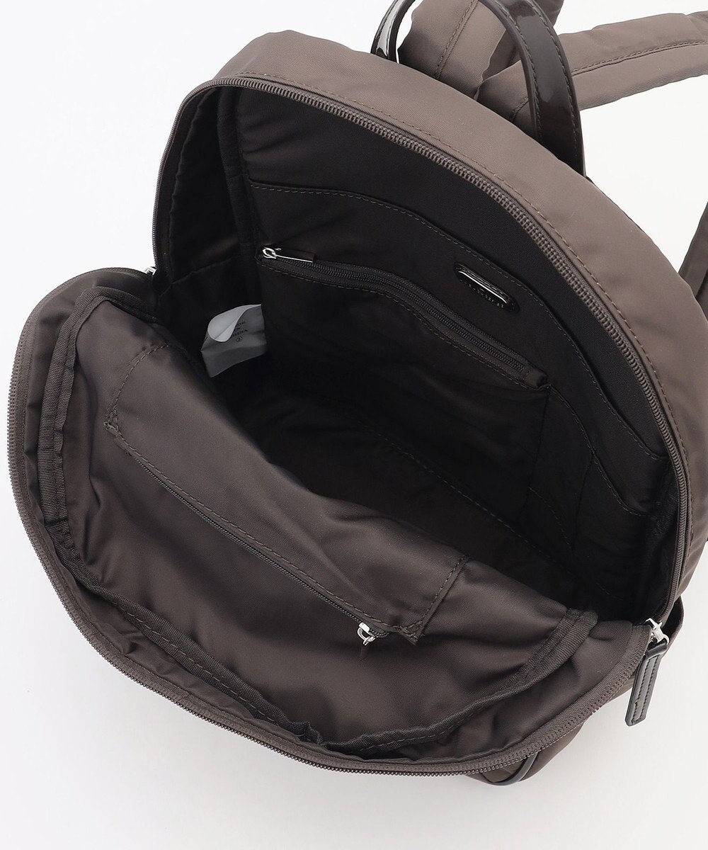 LA BAGAGERIE エナメルアクセントリュックサック 