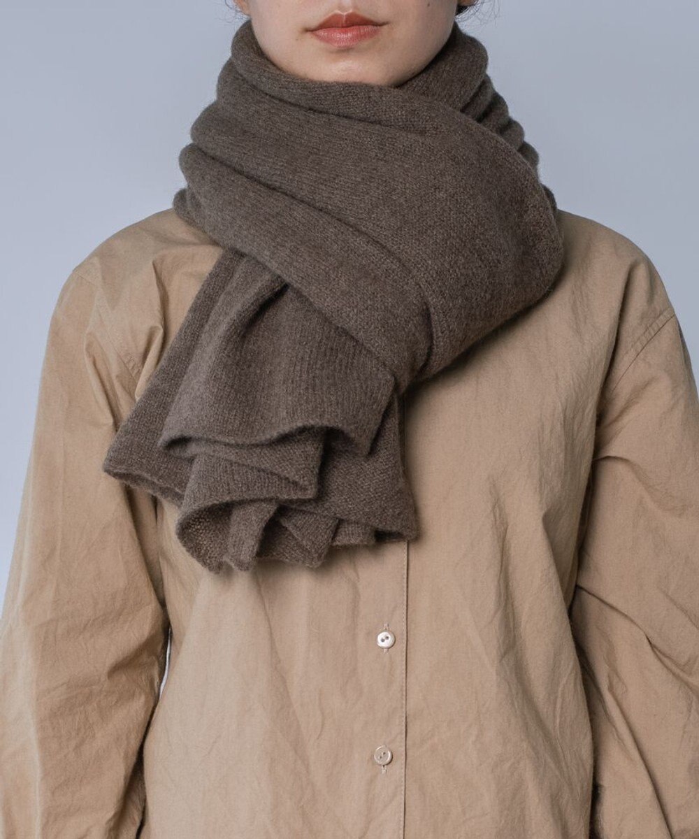 AND WOOL 〈上質な素材と手仕事から生まれた優しいニット〉ヤクの糸を編んだ大判ストール 