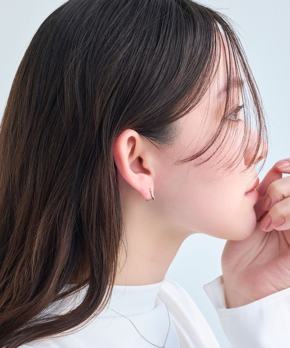 Phoebe 【金属アレルギー対応/痛くないシリーズ】ツイストバービジューライトフィットイヤリング　シャンパンゴールド 