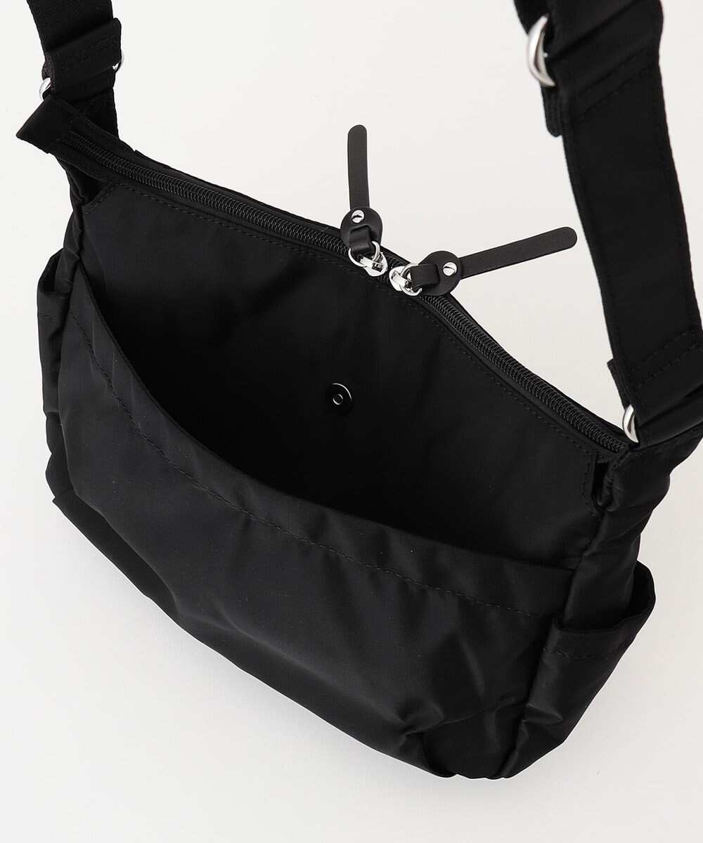 Y'SACCS トリプルポケットベーシックショルダー 