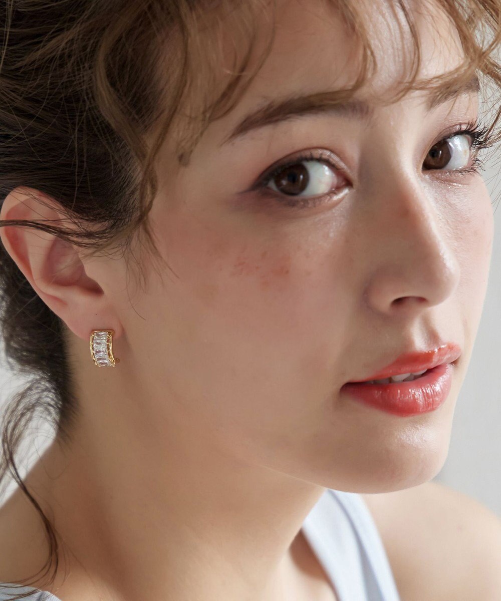 Tiaclasse 【金属アレルギー対応】　クリスタルピアス 