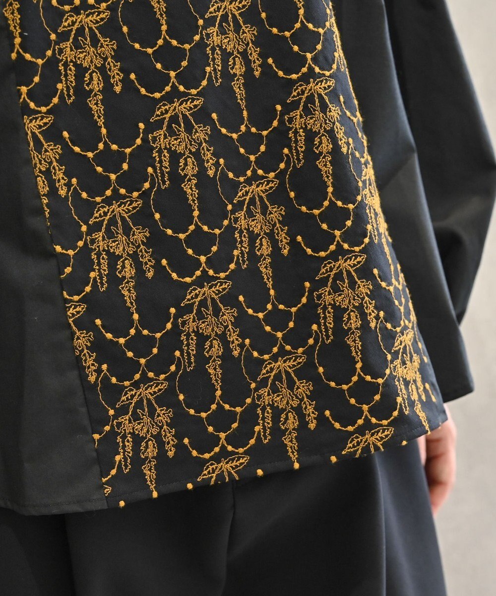 muuc 〈遠州織物の工場で織られた上質なコットン生地〉イラカ刺繍切り替え ボリューム袖 プルオーバーブラウス 