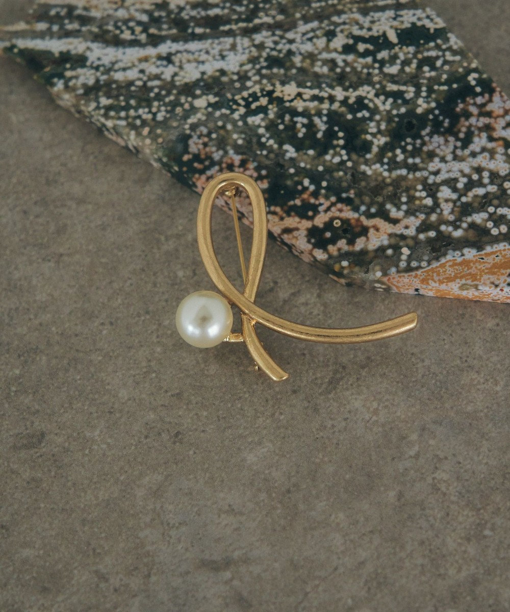 YECCA VECCA ニュアンスラインパールブローチ 