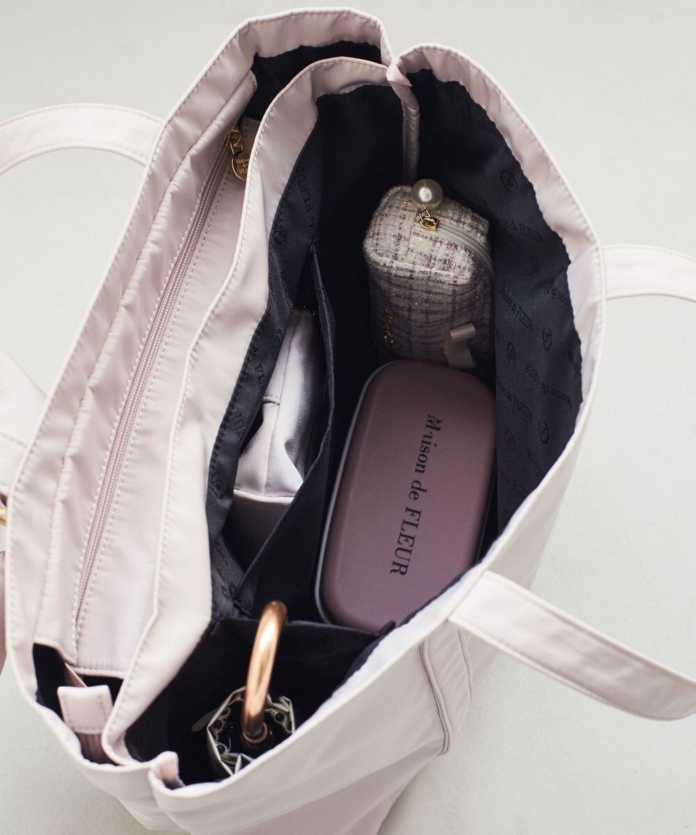 Maison de FLEUR リボンチャーム付きマルチポケットトートバッグ 