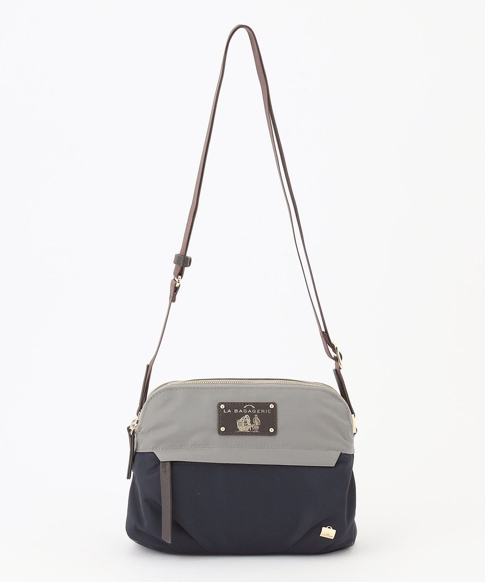 LA BAGAGERIE ウォータープルーフナイロン　スクエアショルダー 