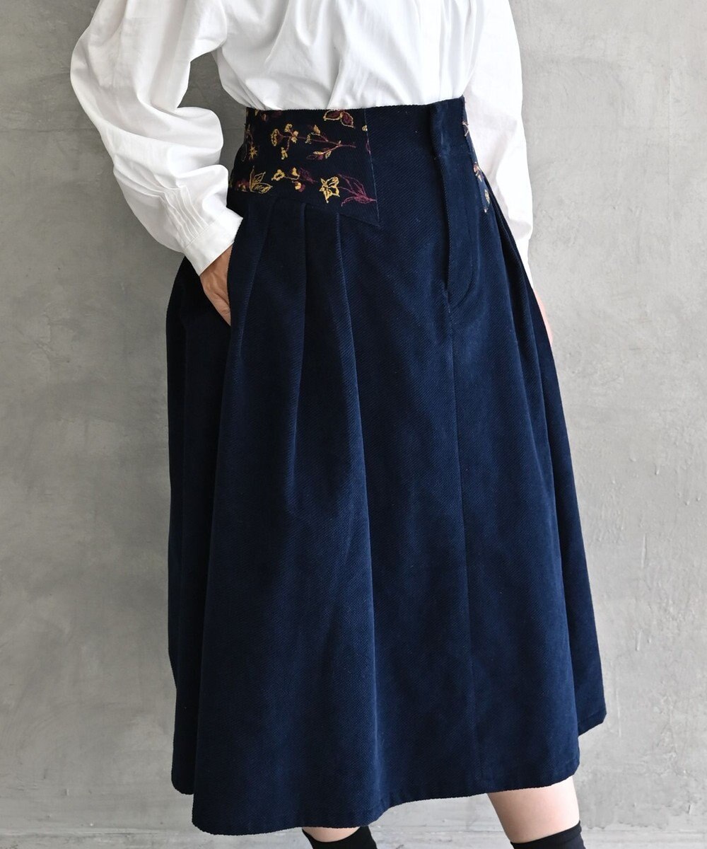 muuc 〈遠州織物の工場で織られた上質なコットンコーデュロイ生地〉花刺繍スカート（セットアップ可能） 