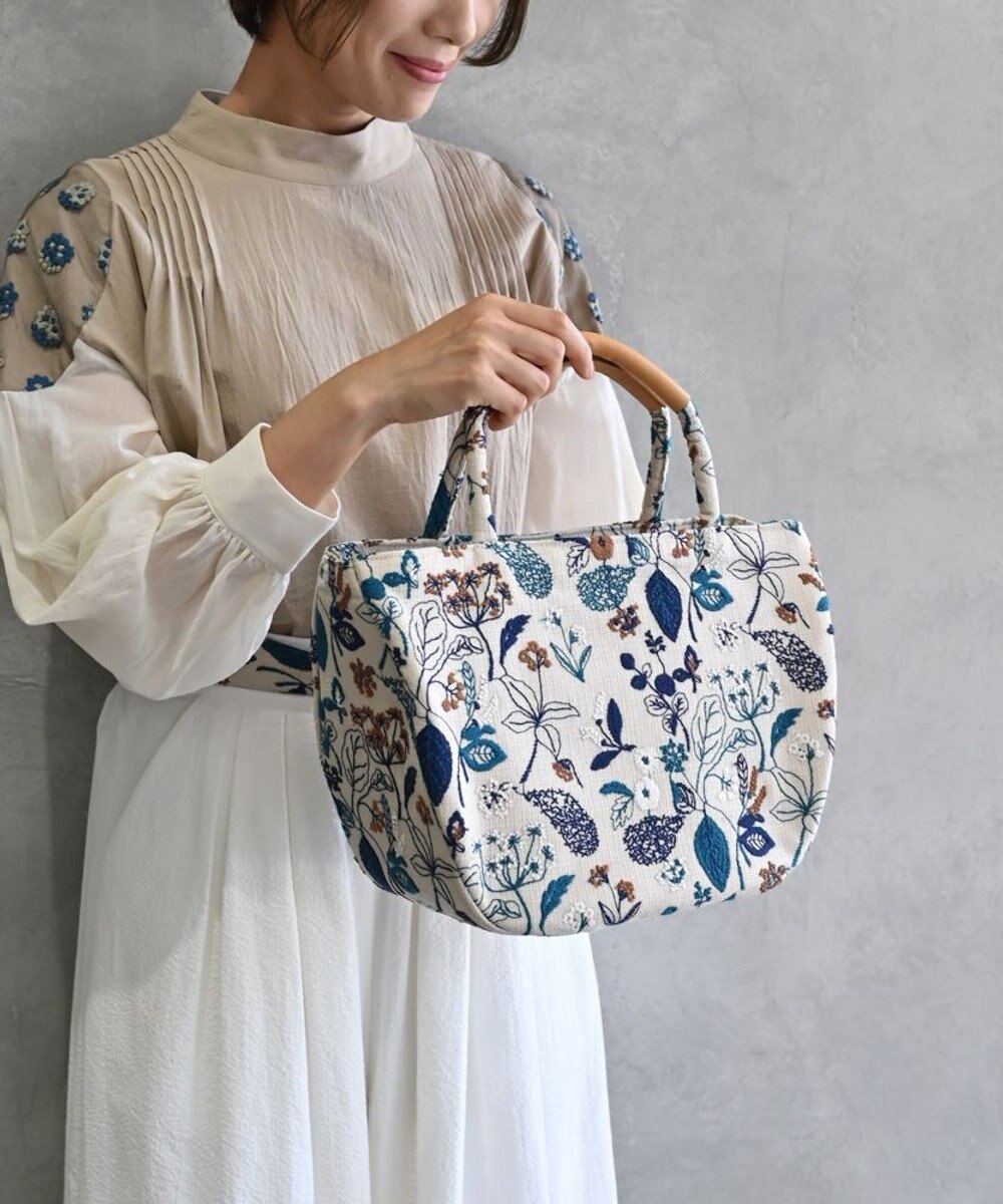 AND WOOL 筆記帳刺繍の半円バッグ 