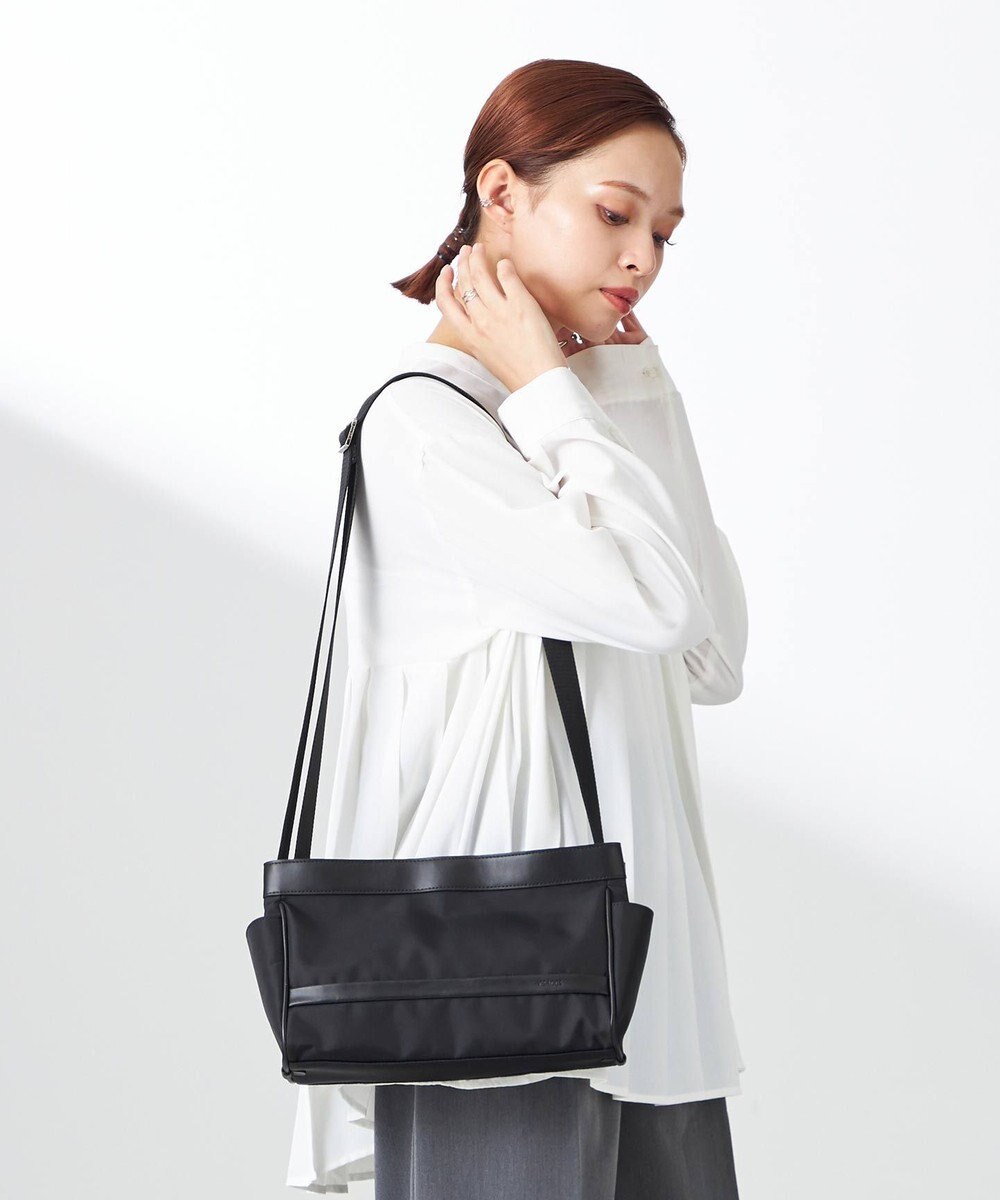 Y'SACCS トラベル ホライズンショルダー 