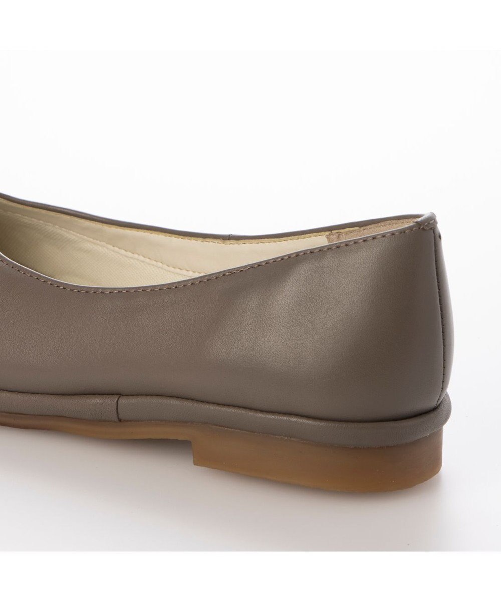 ing <ing>【サスティナブルシリーズ】Vカットフラットパンプス 