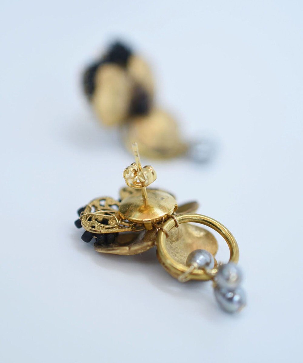 monshiro 【パール】ビオラ ピアス（ブラック） 