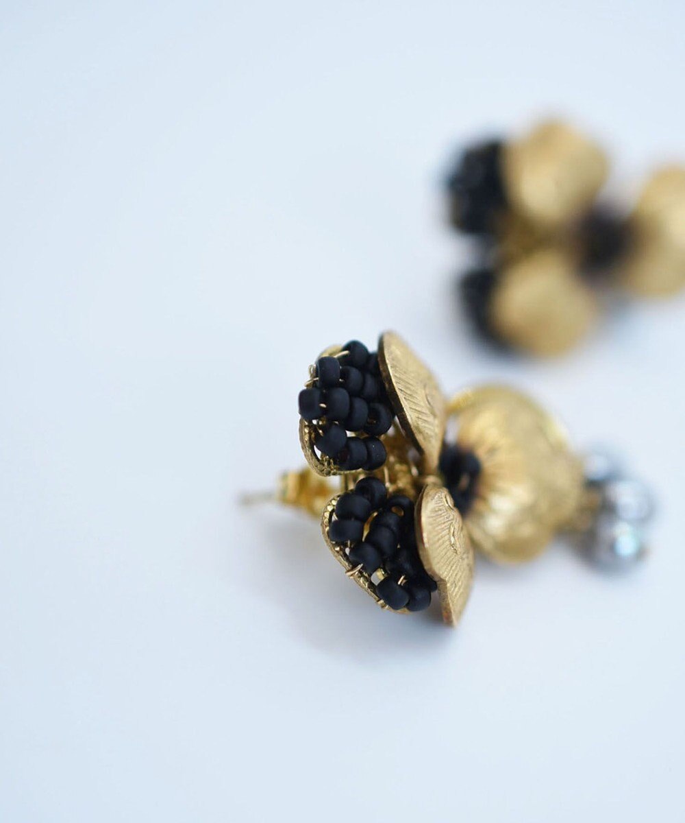 monshiro 【パール】ビオラ ピアス（ブラック） 