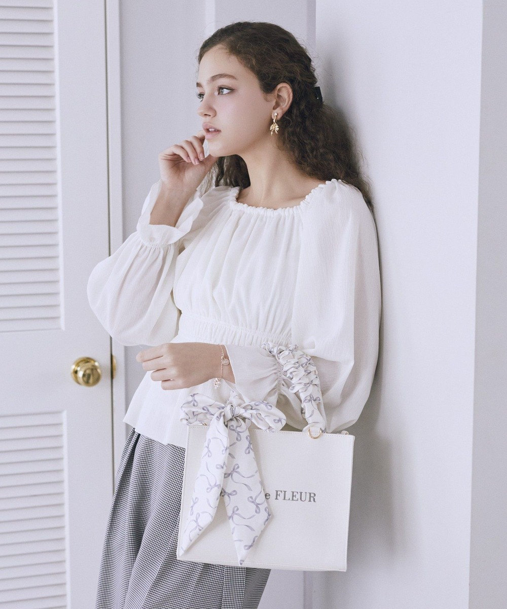 Maison de FLEUR スカーフ付きギャザーハンドル２Ｗａｙバッグ 
