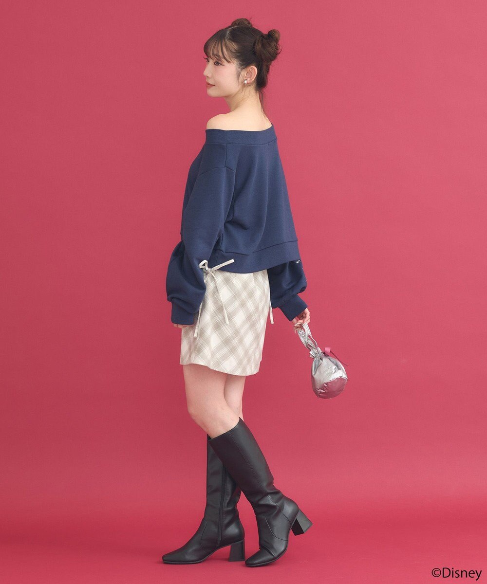 earth music&ecology Disney/キラキラモチーフ刺繍オフショルスウェット 