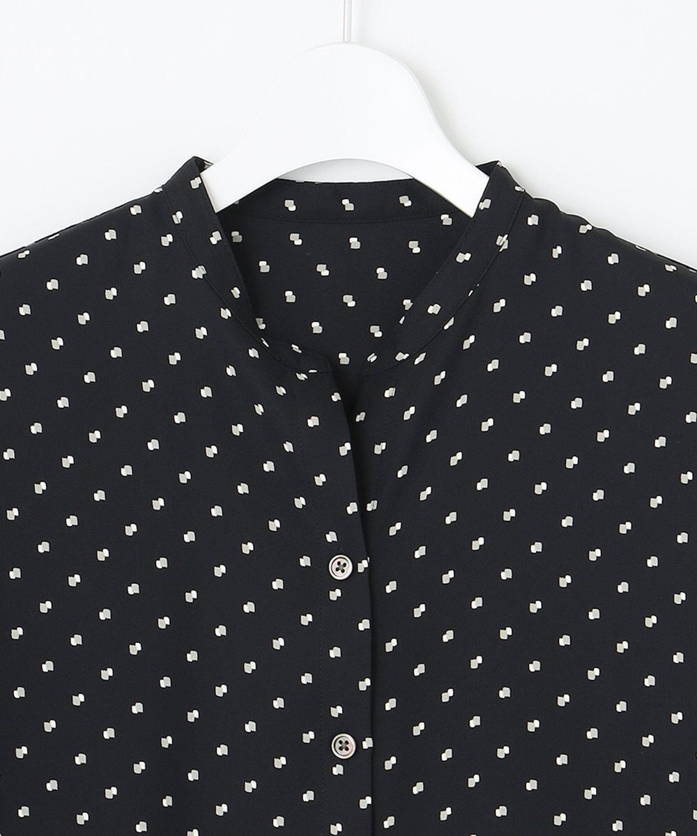 自由区 【セット可/洗える】ダブルスクエアプリント バンドカラーブラウス 