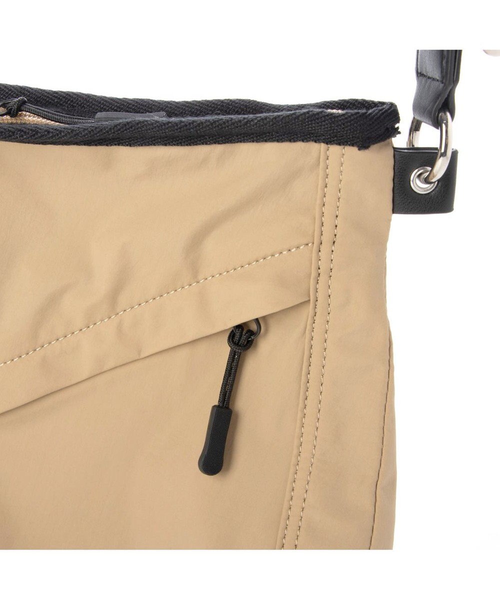 UNBILLION カシュカシュ cachecache / ミニポーチ付きギャザーショルダーナイロンバッグ 