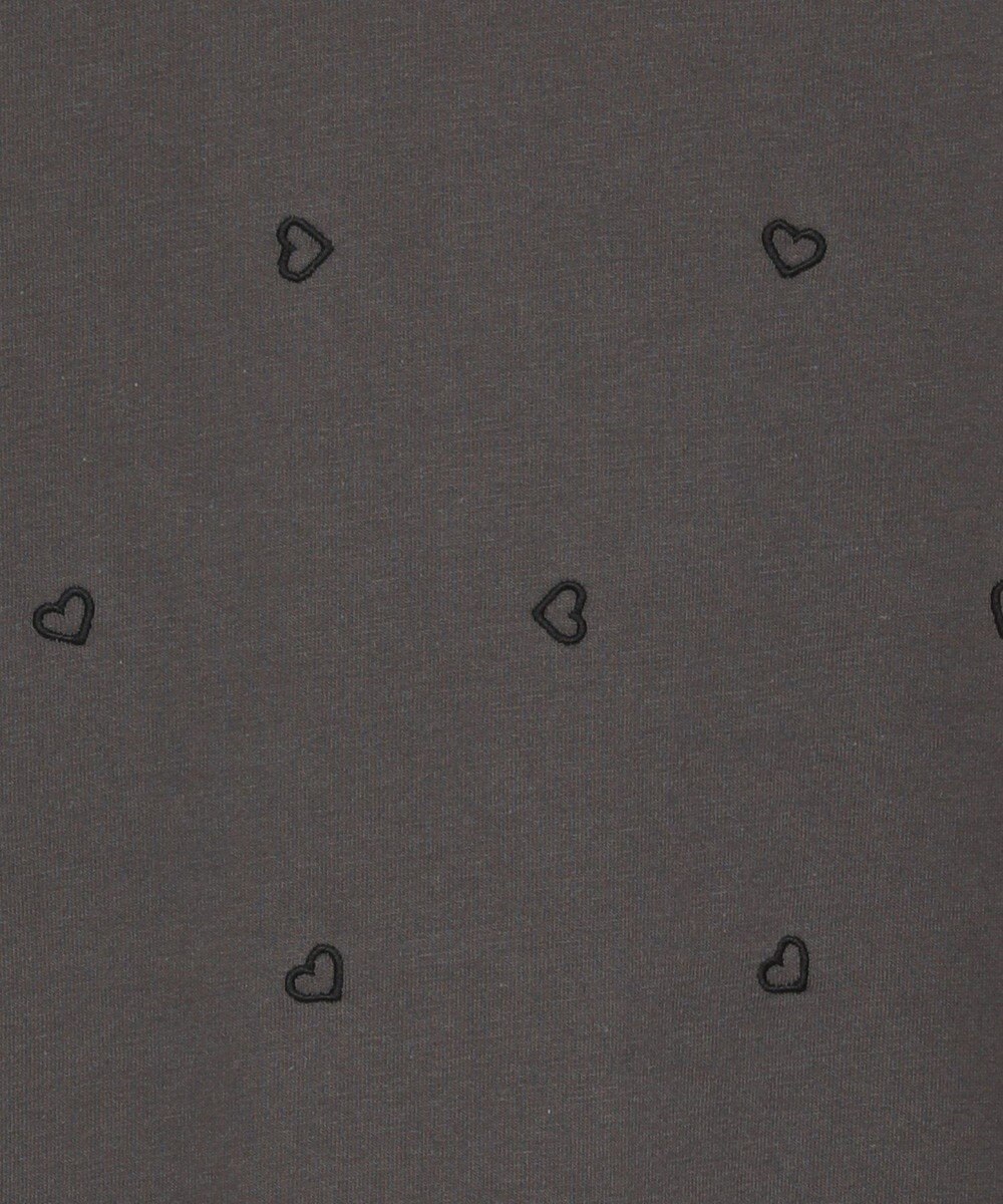 Green Parks ・ＤＯＵＢＬＥ　ＦＬＡＧＳ　ハート総柄刺繍ＴＥＥ 
