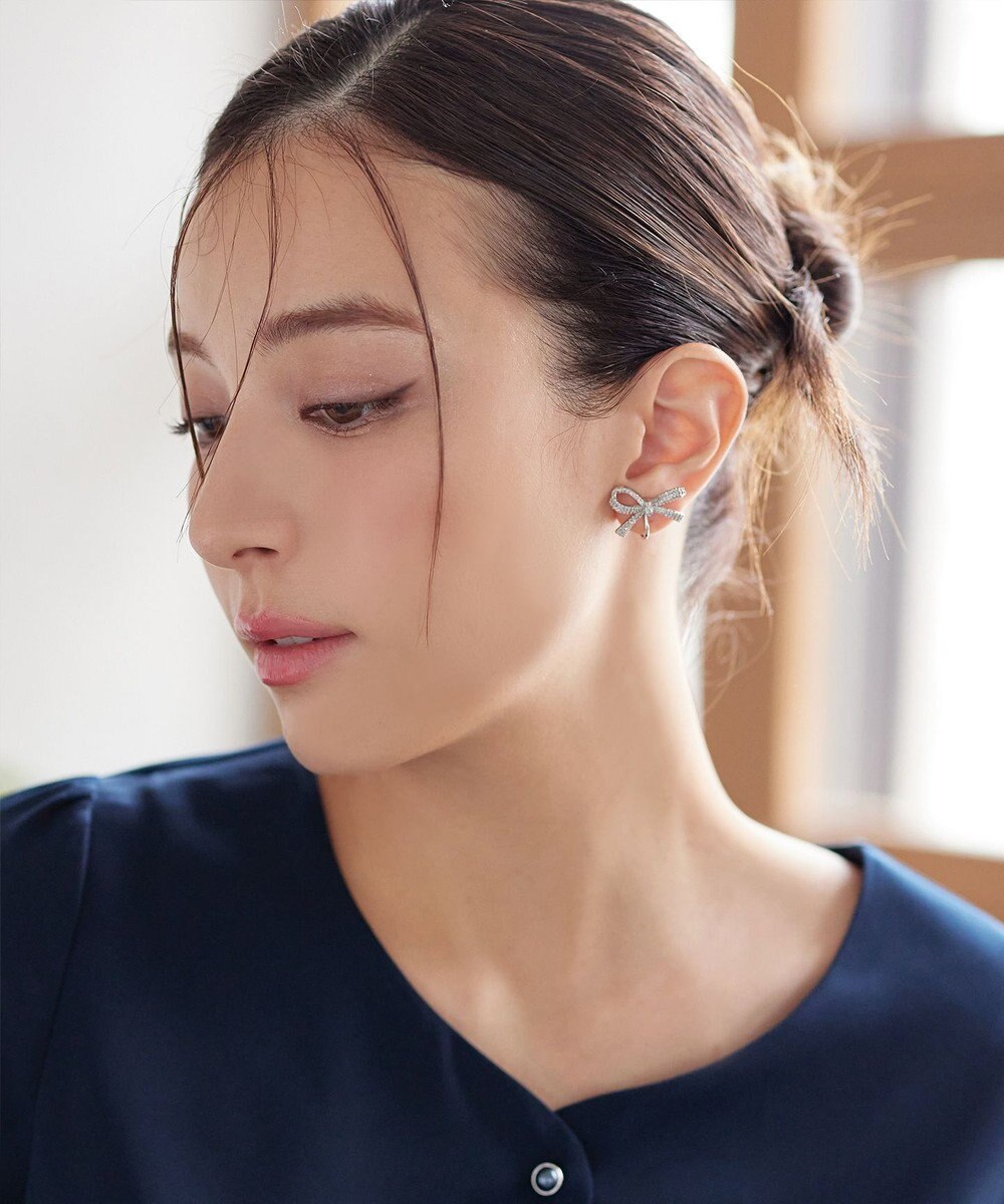 Tiaclasse クリスタルリボンイヤリング 