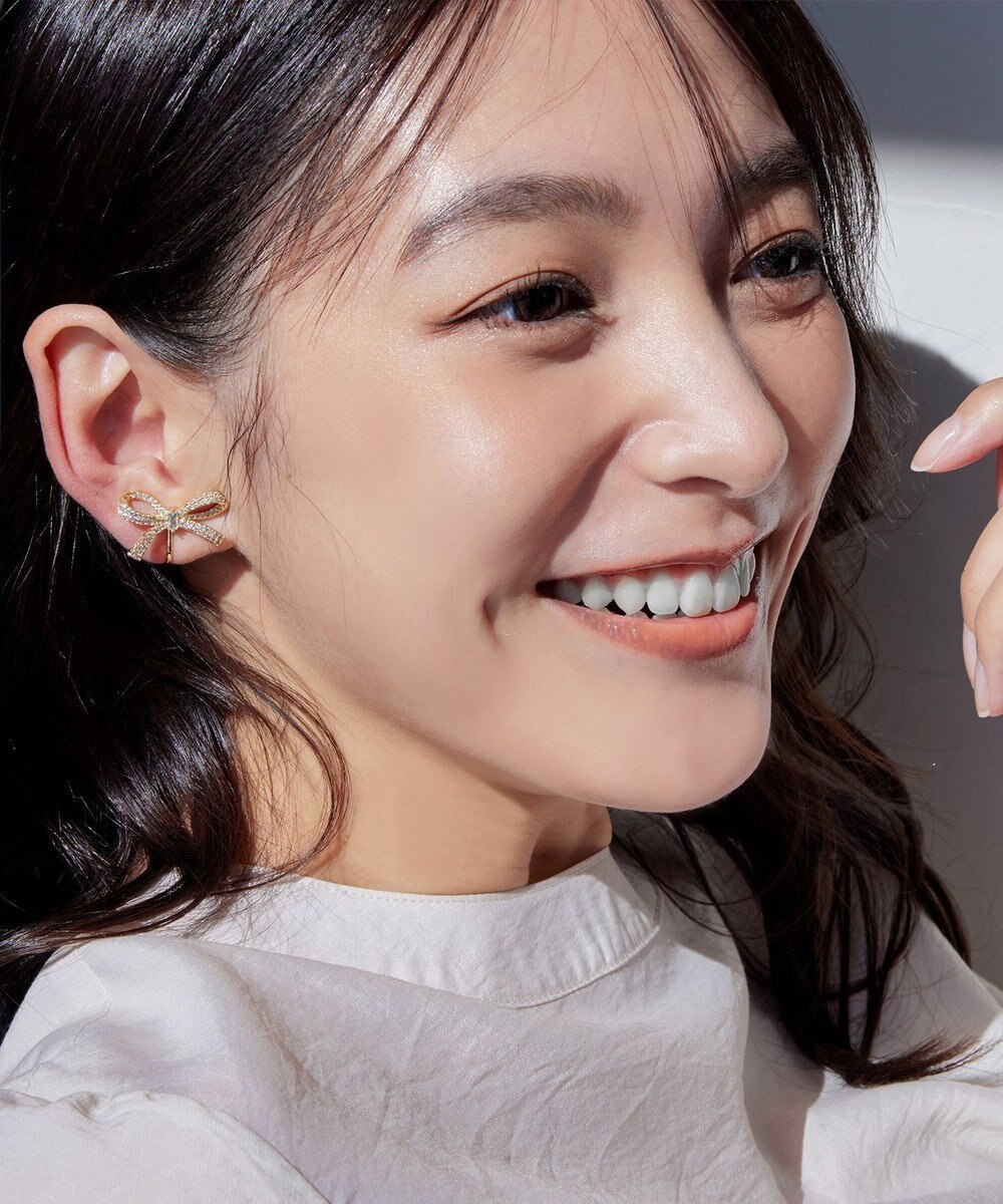 Tiaclasse クリスタルリボンイヤリング 