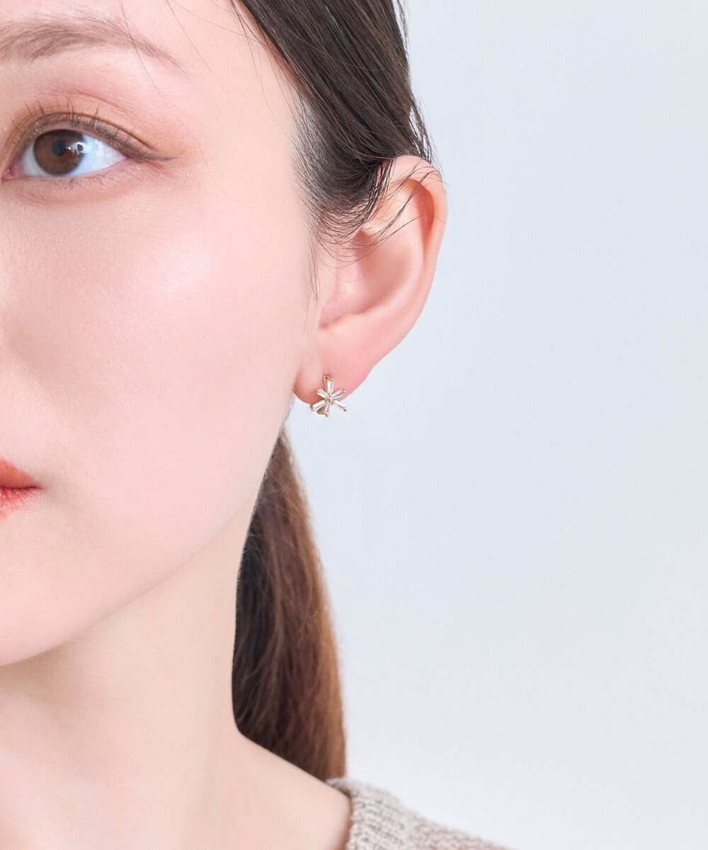 Phoebe ワンタッチスノーフラークフープピアス 