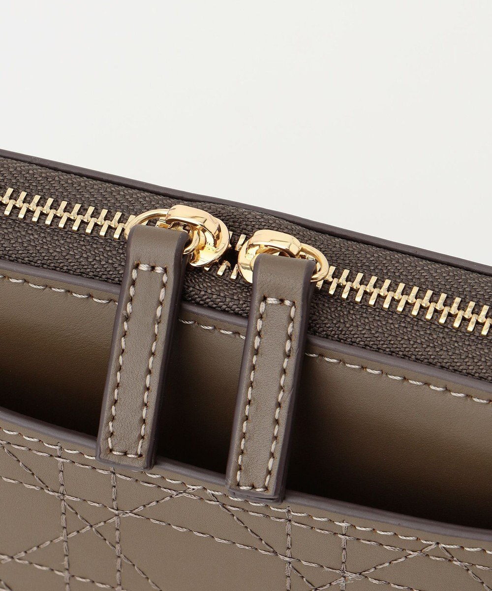 LA BAGAGERIE 【レザー×ステッチ】スクエアマルチポシェット 