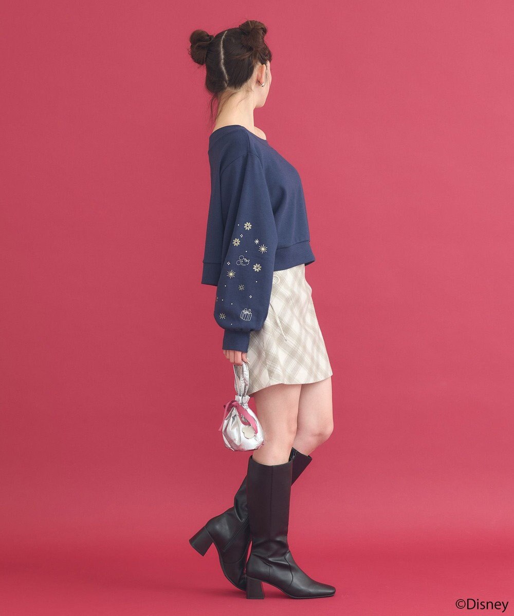 earth music&ecology Disney/キラキラモチーフ刺繍オフショルスウェット 